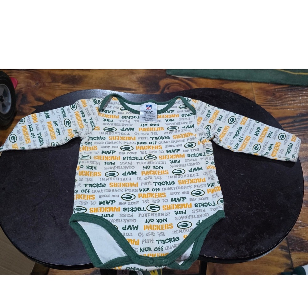 NFL Team Apparel Green Bay Packers Long Sleeve Bodysuit 18 Months Cream Green